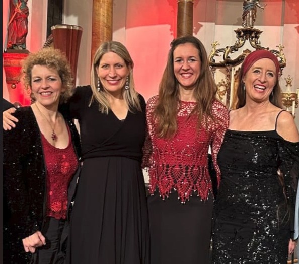 Vier mit Leidenschaft – Gesang, Geige, Cello und Harfe